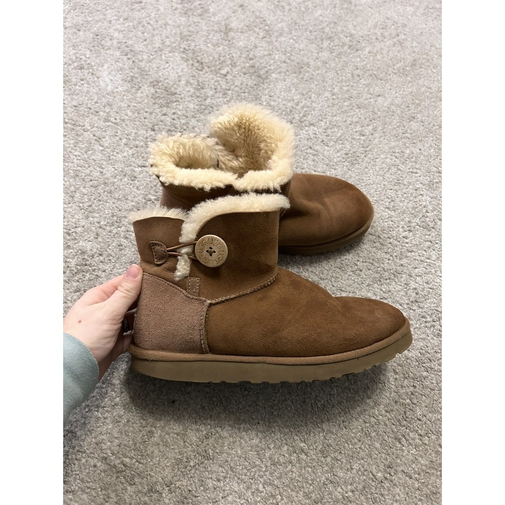 UGG MINI BAILEY BUTTON BOOTS CHESTNUT SIZE US‎ 8